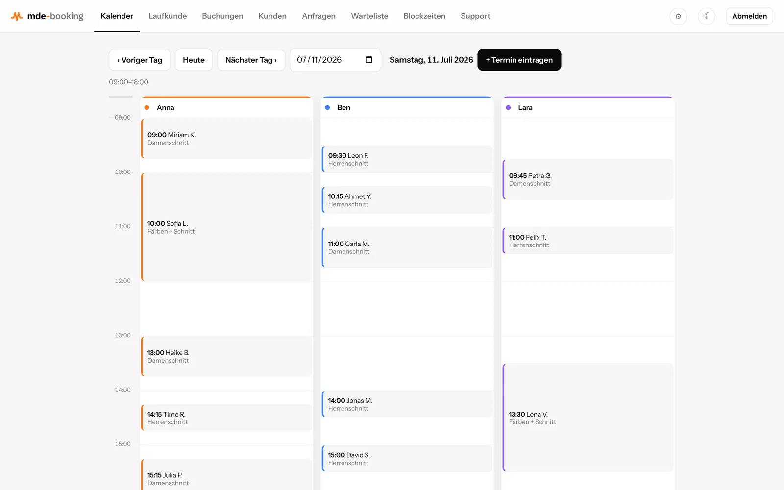 Kalender im mde-booking Dashboard: Tagesansicht mit drei Mitarbeiter-Spalten und gebuchten Terminen